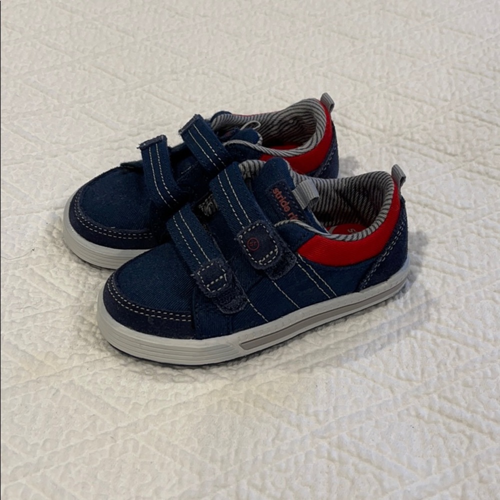New Stride Rite Toddler Boys Shoes - Size 5M